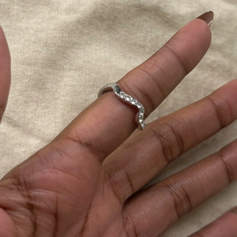 Wavy wedding band